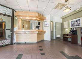 Quality Hotel & Suites 3