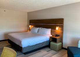 Holiday Inn Express & Suites LEXINGTON DTWN AREA-KEENELAND by IHG 3