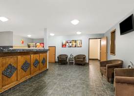 Super 8 by Wyndham Topeka/Wanamaker RD/I-70 2