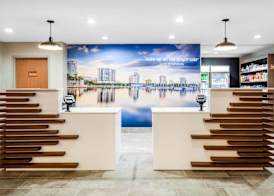 La Quinta Inn & Suites by Wyndham St. Petersburg Northeast 2