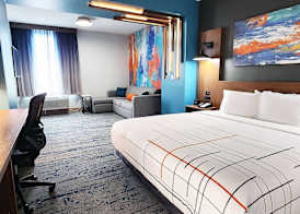 La Quinta Inn & Suites by Wyndham Austin South 5