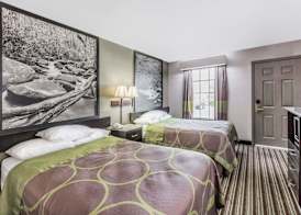 Super 8 by Wyndham Clinton 4