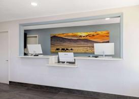 Days Inn by Wyndham Bakersfield 2