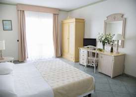 Hotel Village Paradise 5