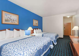 Days Inn & Suites by Wyndham Cambridge 4