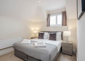 Luxury 1 Bedroom Apartment with Parking 4
