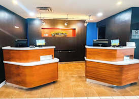 Country Inn & Suites by Radisson, Columbus-Edinburgh 4