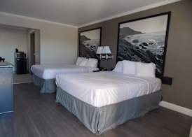 Super 8 by Wyndham Santa Cruz Beach 5