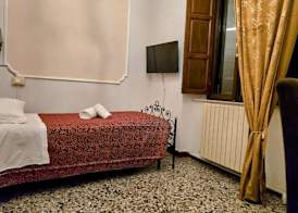 Stay in the heart of Pisa at Dietro al Corso 2