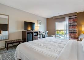 Orangewood Inn & Suites Kansas City Airport 2