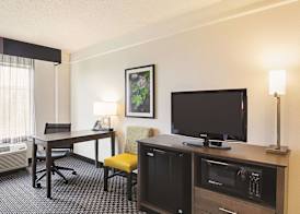 La Quinta Inn & Suites by Wyndham Denver Airport DIA 5