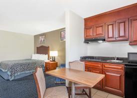 Days Inn by Wyndham Arlington Pentagon 4