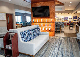 Holiday Inn Express & Suites MASON CITY by IHG 2