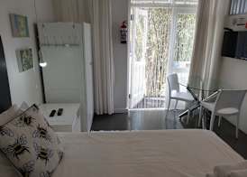 4 on Highworth Apartments and Studios 3