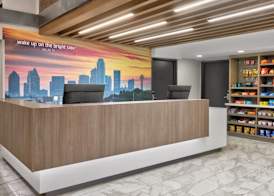 La Quinta Inn & Suites by Wyndham Dallas I-35 Walnut Hill Ln 2