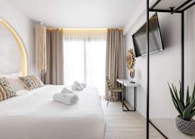 Amalthia Luxury Suites 4