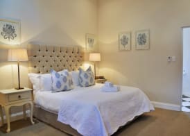 Swartberg Hotel, Cork Tree Collection 4