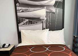 Super 8 by Wyndham Lindenhurst 3