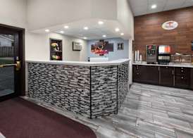 Super 8 by Wyndham Winona MN 4