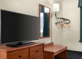 Travelodge by Wyndham Clinton Valley West Court 4