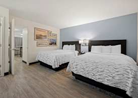 Red Roof Inn PLUS+ & Suites Naples Downtown-5th Ave S 3