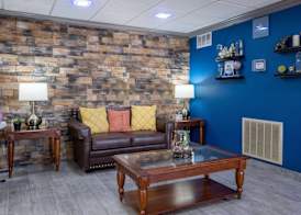 Days Inn & Suites by Wyndham Commerce 4