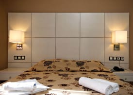 Theros Hotel 5