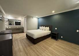 Baymont by Wyndham Bakersfield 5