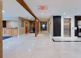 Ramada by Wyndham Strasburg - Shenandoah Valley 2