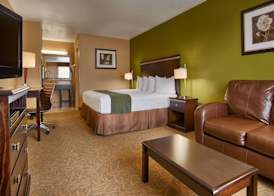 SureStay Hotel by Best Western Floresville 5