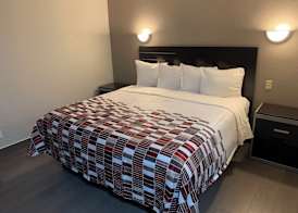 Red Roof Inn Copiague 4