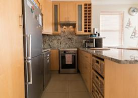 'The View' on Bikini Beach, Seafront, 2 bedroom, Sleeps 4 3