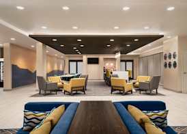 La Quinta Inn & Suites by Wyndham Clovis CA 3