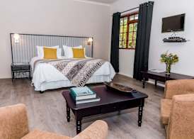 Le Petit Chateau Guest House 3