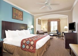 Super 8 by Wyndham IAH West/Greenspoint 4
