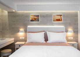 White Pearls-Adults Only Luxury Suites 5