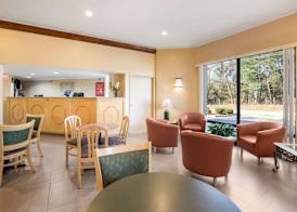 Econo Lodge Hendersonville 2