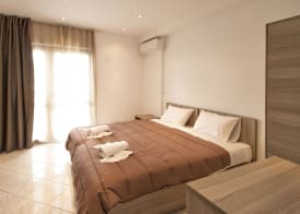 PINEAPPLE Skiathos 3
