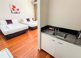 Aura Hotel 5