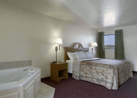 Days Inn by Wyndham Centre 3