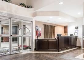 Days Inn & Suites by Wyndham Dallas 4
