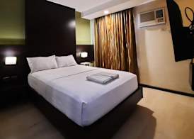Lorenzzo Suites Hotel Makati 3