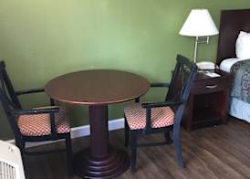 Days Inn by Wyndham Bradenton - Near the Gulf 4