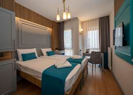 Lynda Hotel 5