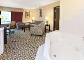Days Inn & Suites by Wyndham Madison Heights MI 5