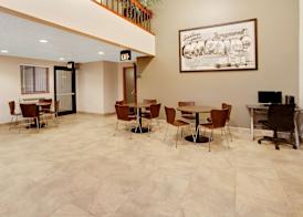 Super 8 by Wyndham Longmont/Del Camino 3