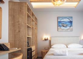 Skipper Beachfront Suites 4