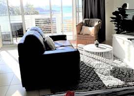 Shutters by the Sea-Ocean View Retreat-Waterfront-Private for 2 5