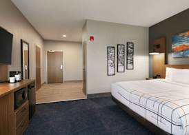 La Quinta Inn & Suites by Wyndham College Station North 5