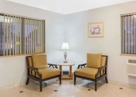 Super 8 by Wyndham Charlotte/Amusement Park Area 2
